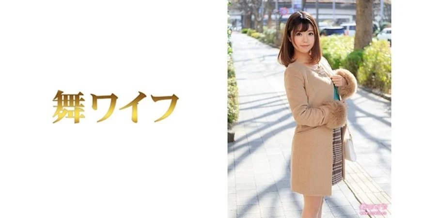 最新长腿美乳网红『可爱的小胖丁』3月新作-JK制服野外露出 跳蛋插穴呻吟